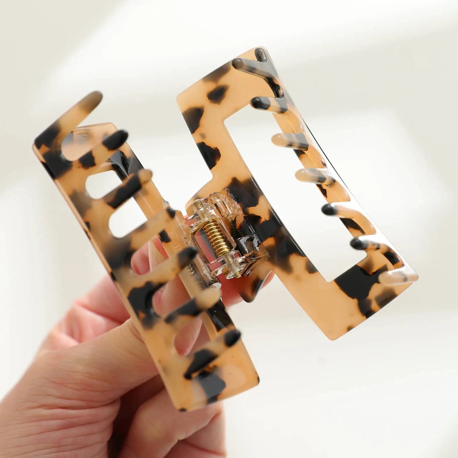 Luna | Classic Rectangle Eco-Friendly Claw Clip Adorro