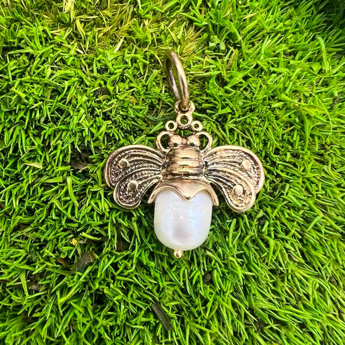 gold honeypearl bee by waxing poetic