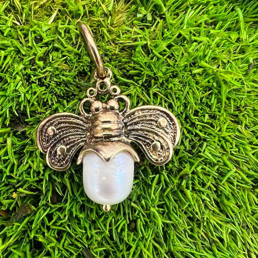waxing poetic bee brave golden honeypearl charm